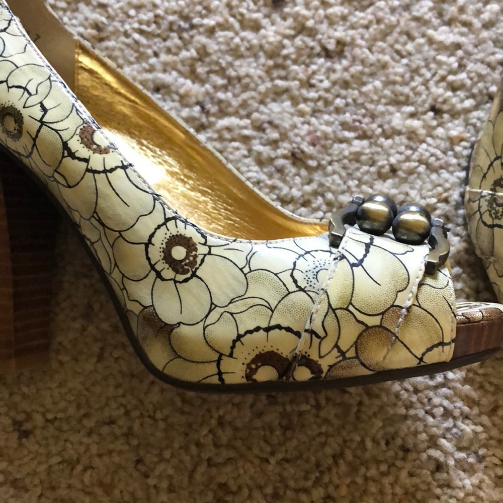 Adorable Naughty Monkey heels from The Buckle - Picture 2 of 11